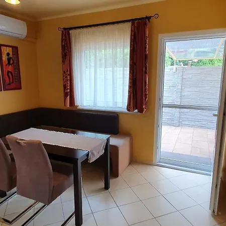 Nyaraló Tamási Villa- *