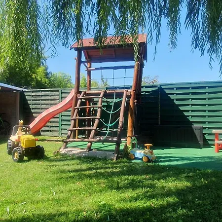 Holiday home Tamasi Villa- Nyaralohaz Balatonkeresztur