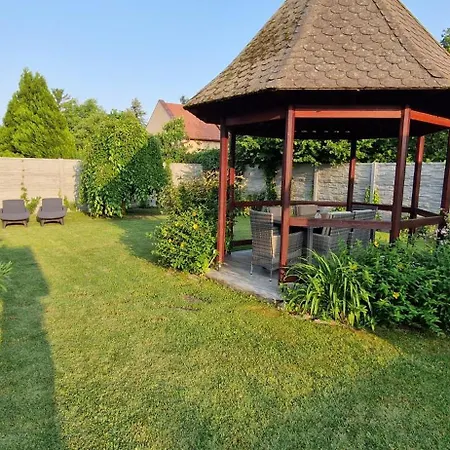 Tamasi Villa- Nyaralohaz 別荘