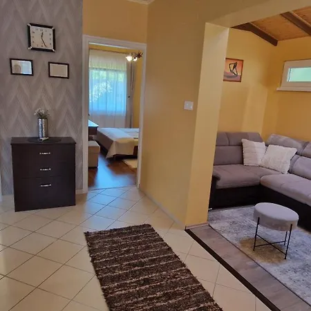 Tamasi Villa- Nyaralohaz Holiday home Balatonkeresztur