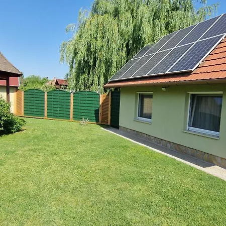 Holiday home Tamasi Villa- Nyaralohaz Balatonkeresztur