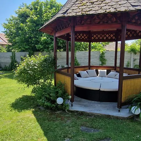 Holiday home Tamasi Villa- Nyaralohaz Balatonkeresztur