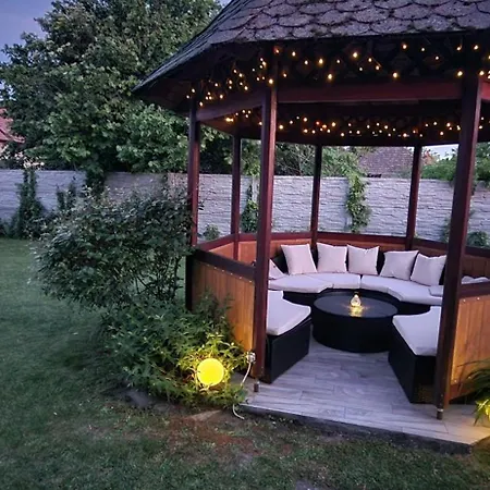 Holiday home Tamasi Villa- Nyaralohaz Balatonkeresztur