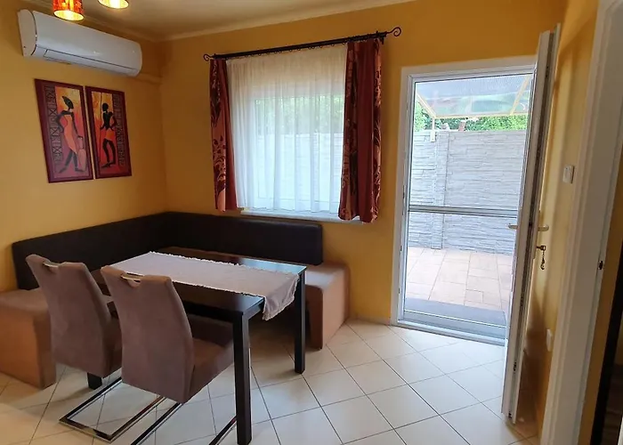 Nyaraló Tamási Villa- *